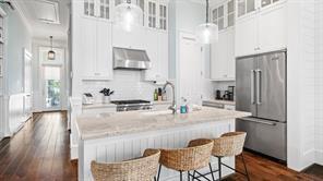 2614 E Seaside Dr, Galveston, TX 77550 photo