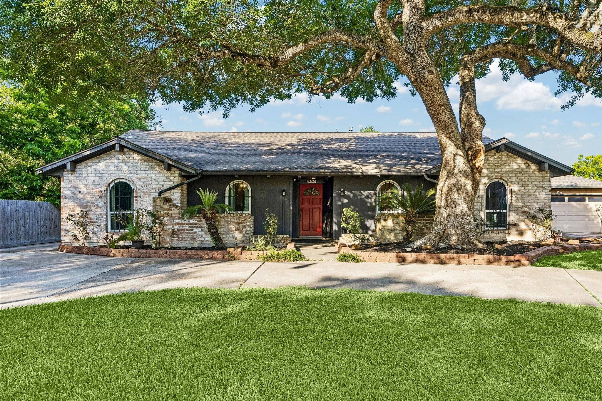 306 Lafayette Ln, League City, TX 77573