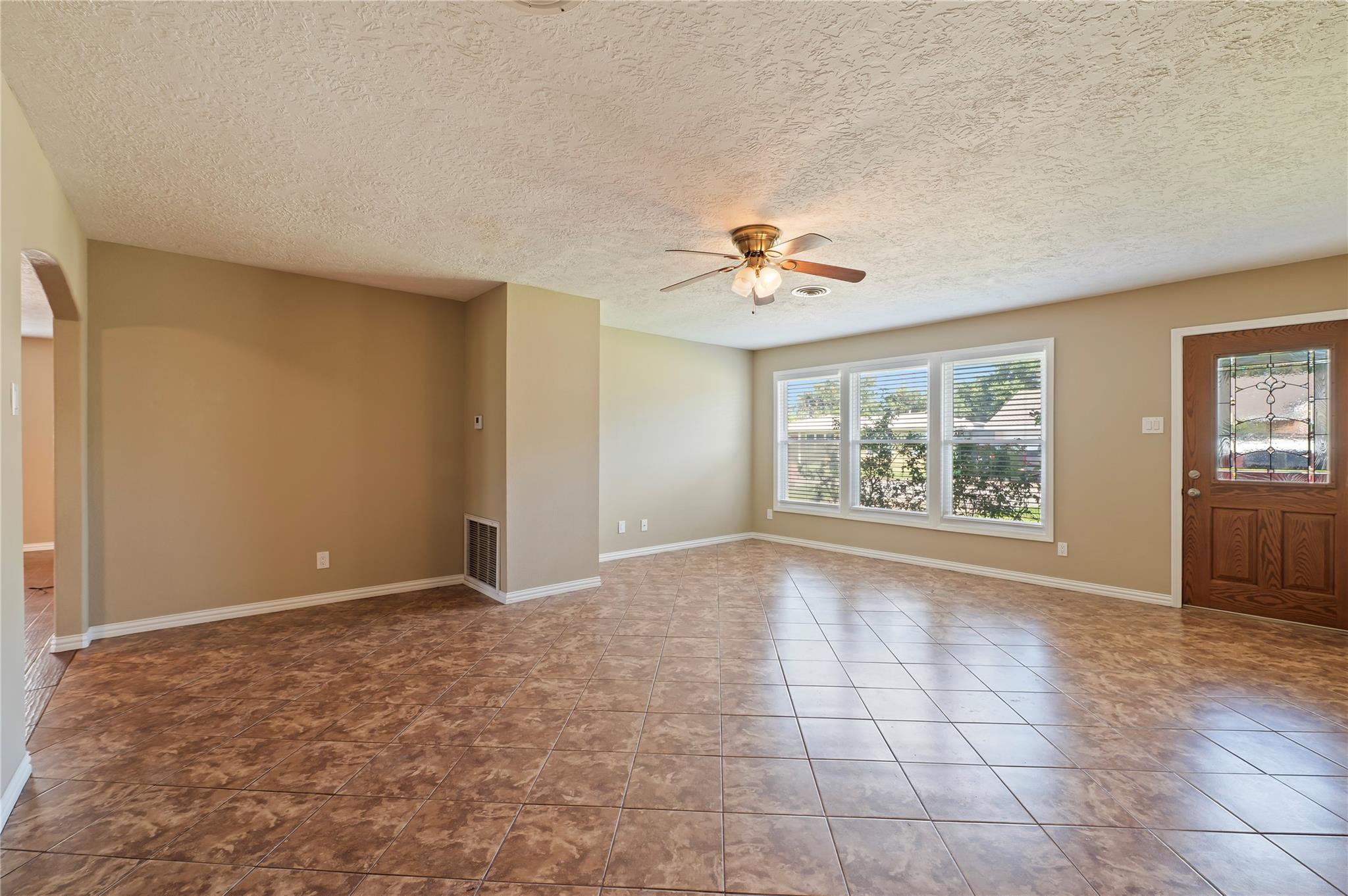 7109 Poplar Dr, Galveston, TX 77551 photo