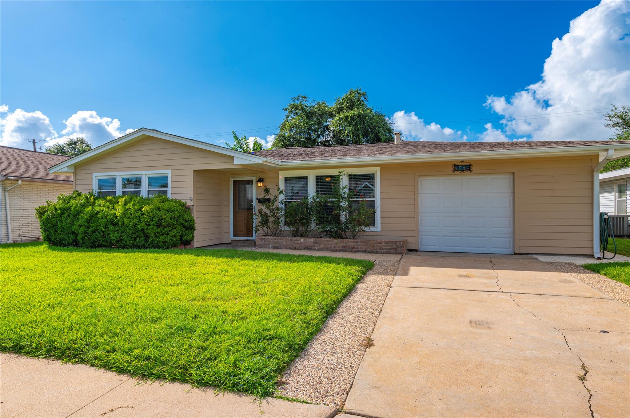 7109 Poplar Dr, Galveston, TX 77551 photo