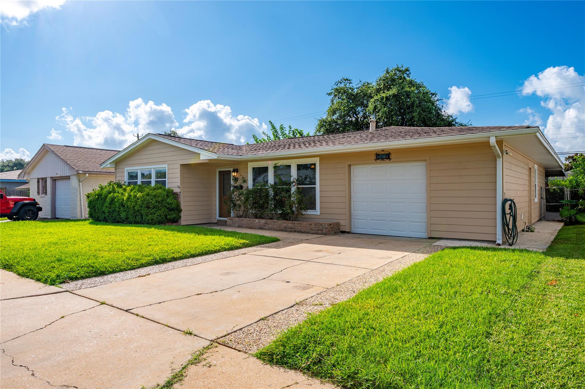 7109 Poplar Dr, Galveston, TX 77551 photo