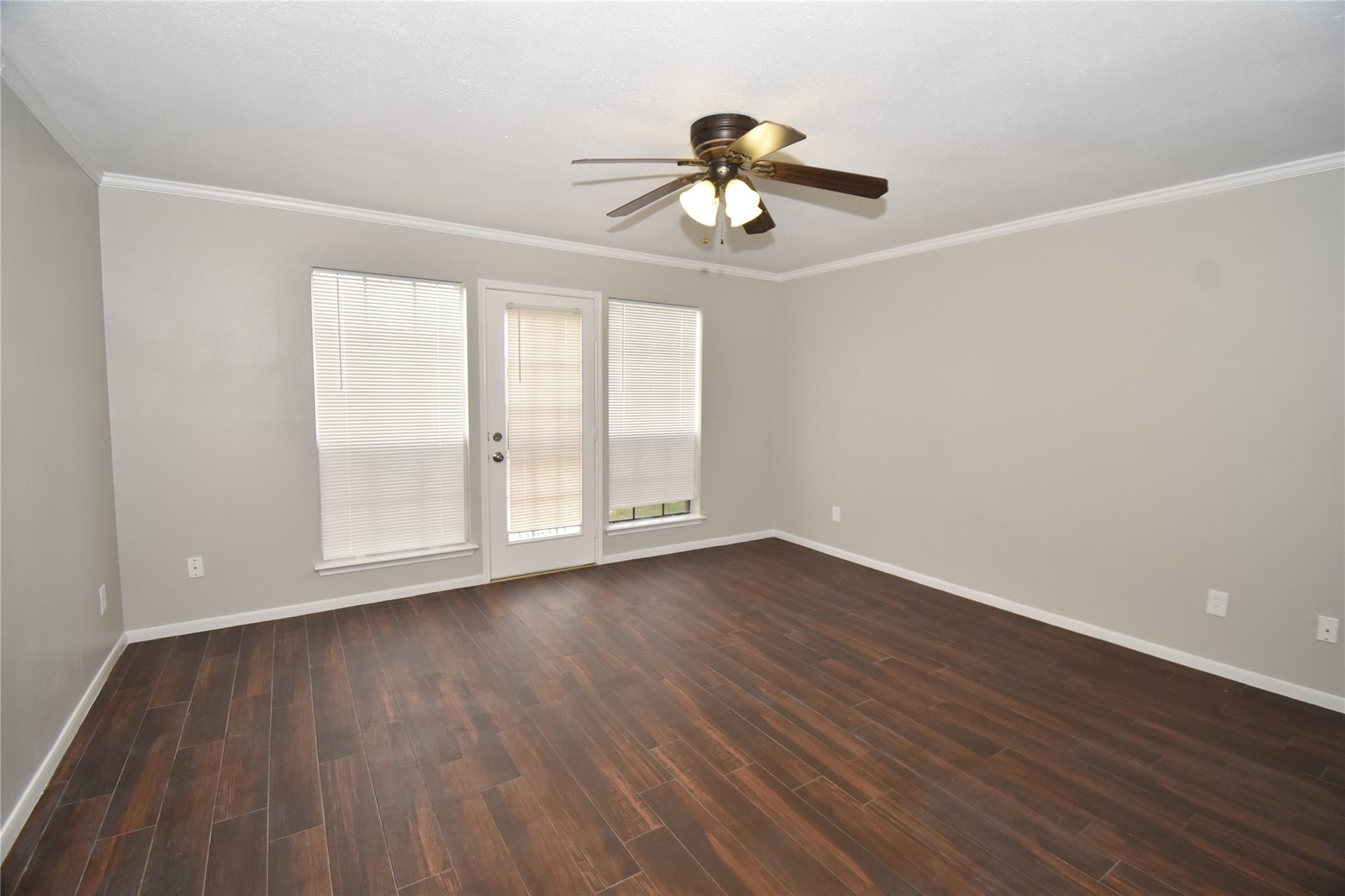 9007 Woodleigh Dr, Houston, TX 77083 photo