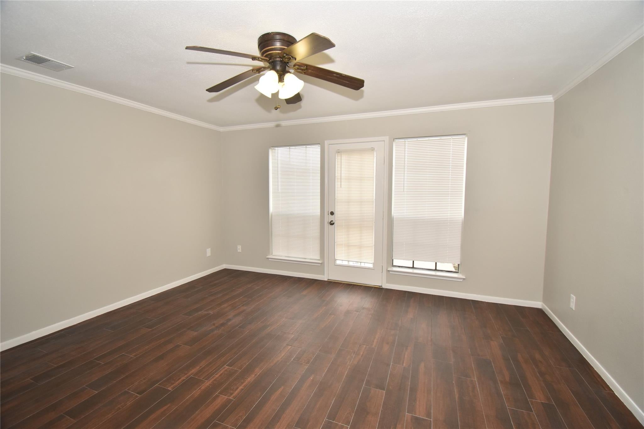 9007 Woodleigh Dr, Houston, TX 77083 photo