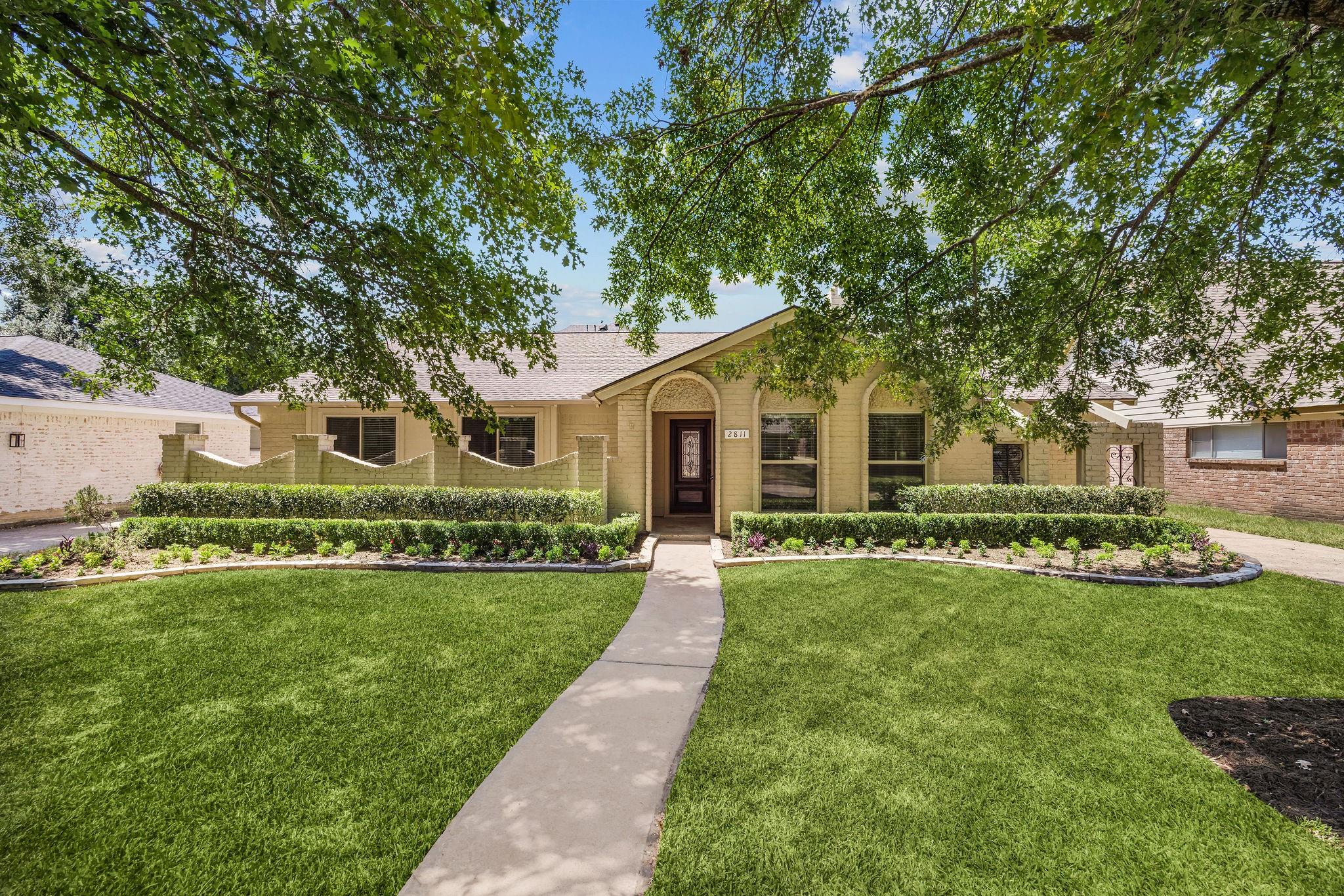 2811 Quincannon Ln, Houston, TX 77043