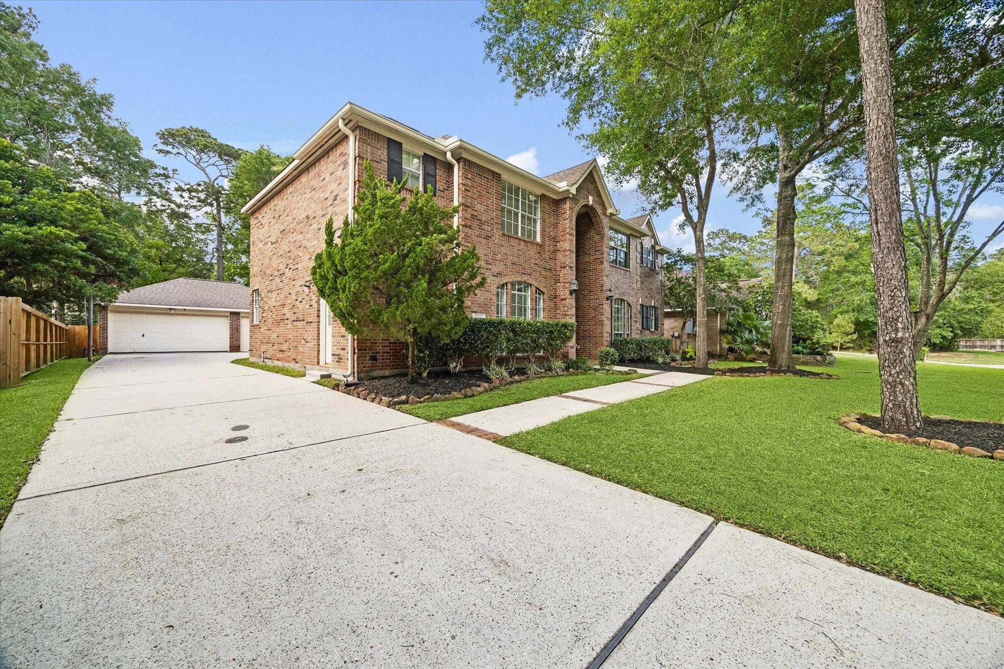 2214 Deer Cove Trl, Kingwood, TX 77339 photo