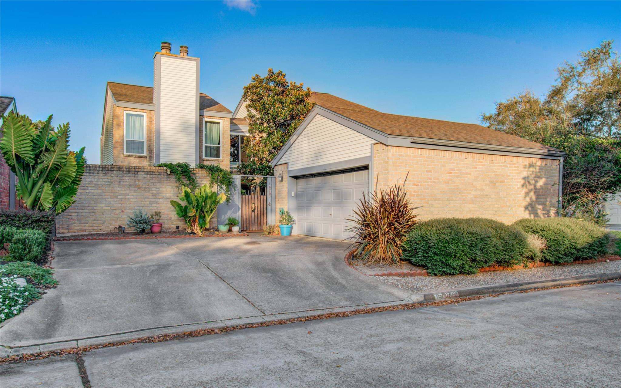 16707 Fernwood Way, Houston, TX 77058 photo