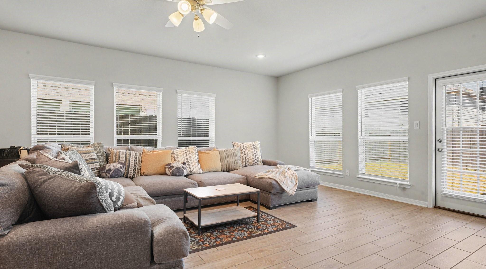 520 N 6 St, La Porte, TX 77571 photo