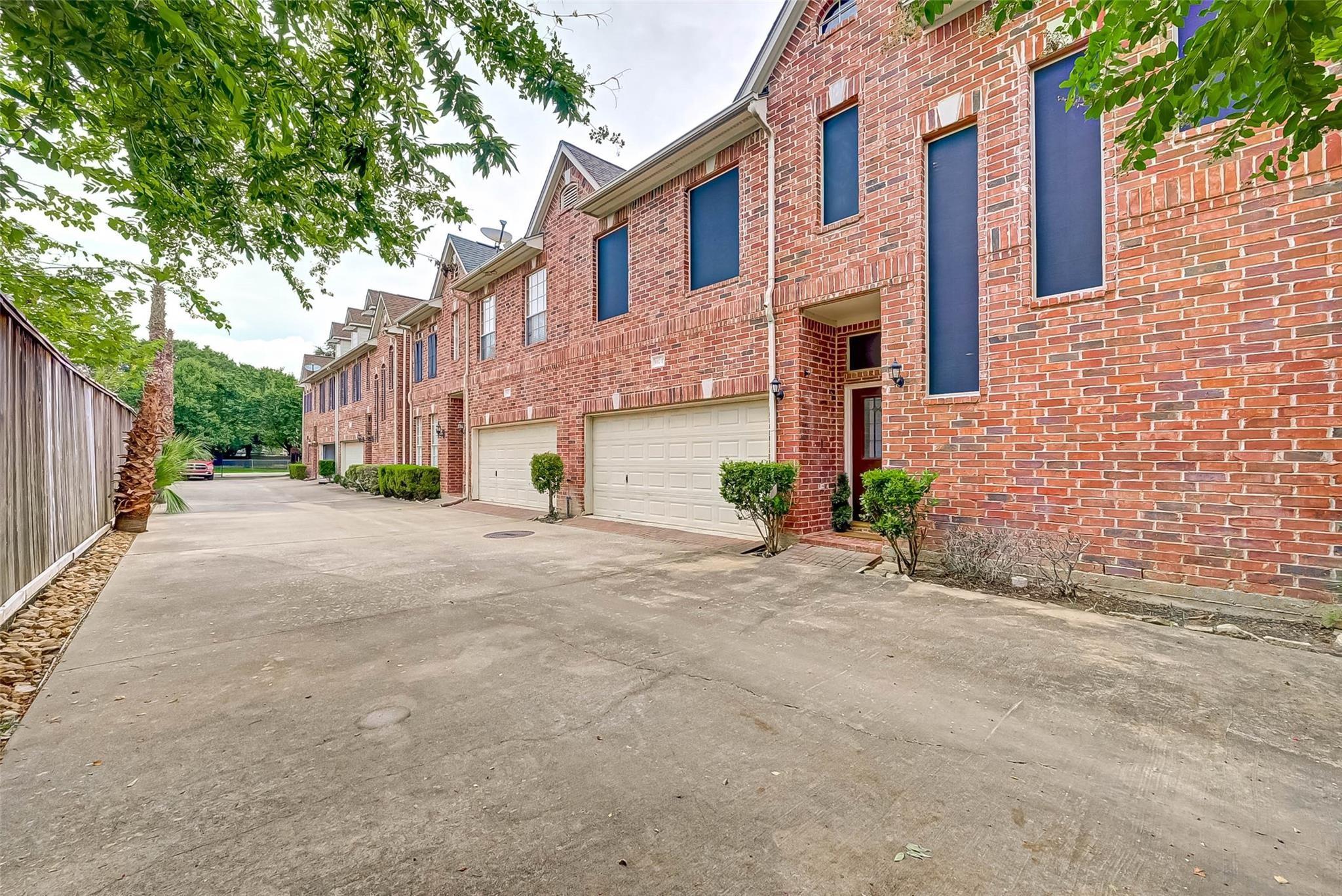 5917 Dolores St, Houston, TX 77057 photo