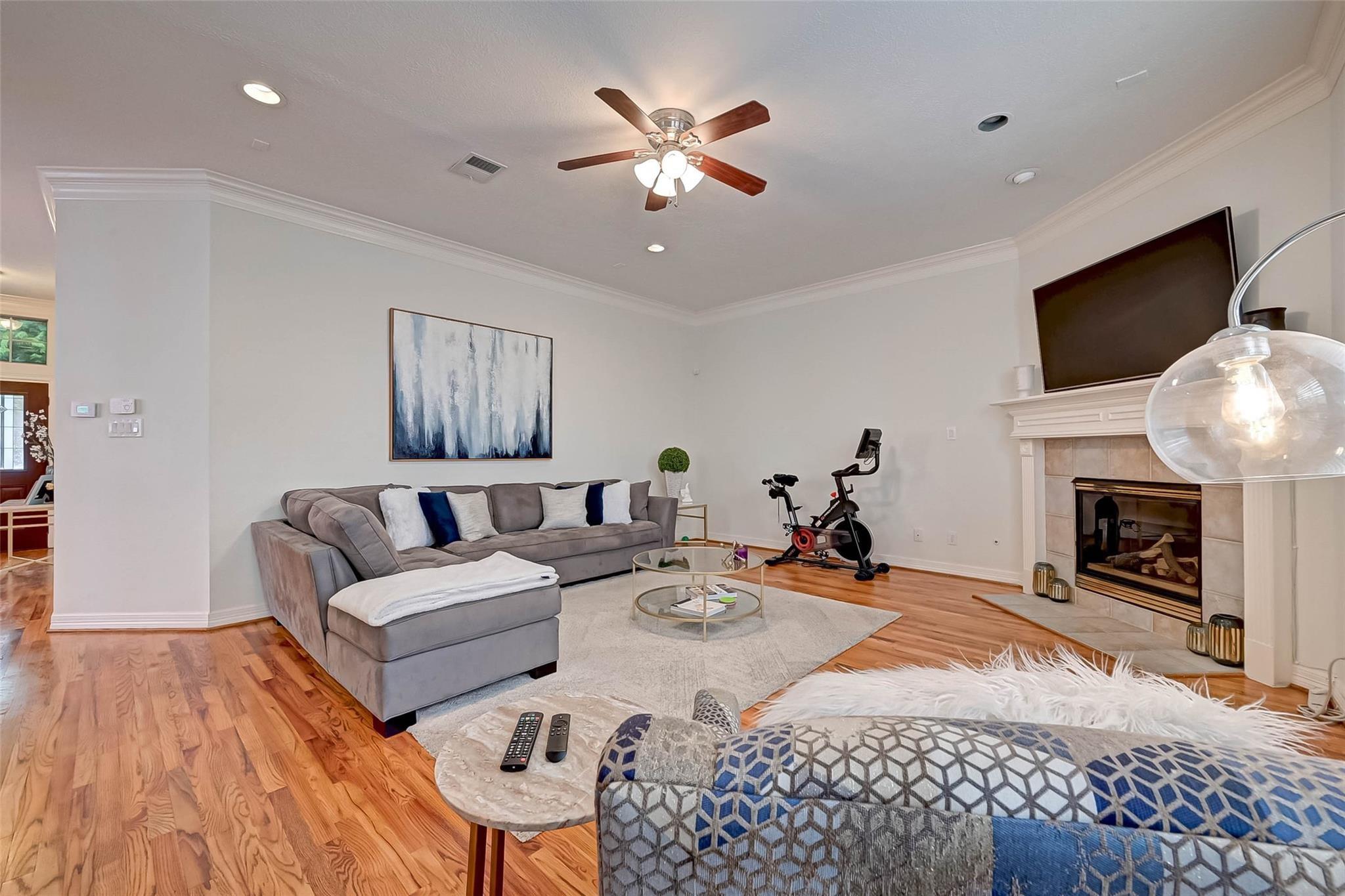 5917 Dolores St, Houston, TX 77057 photo