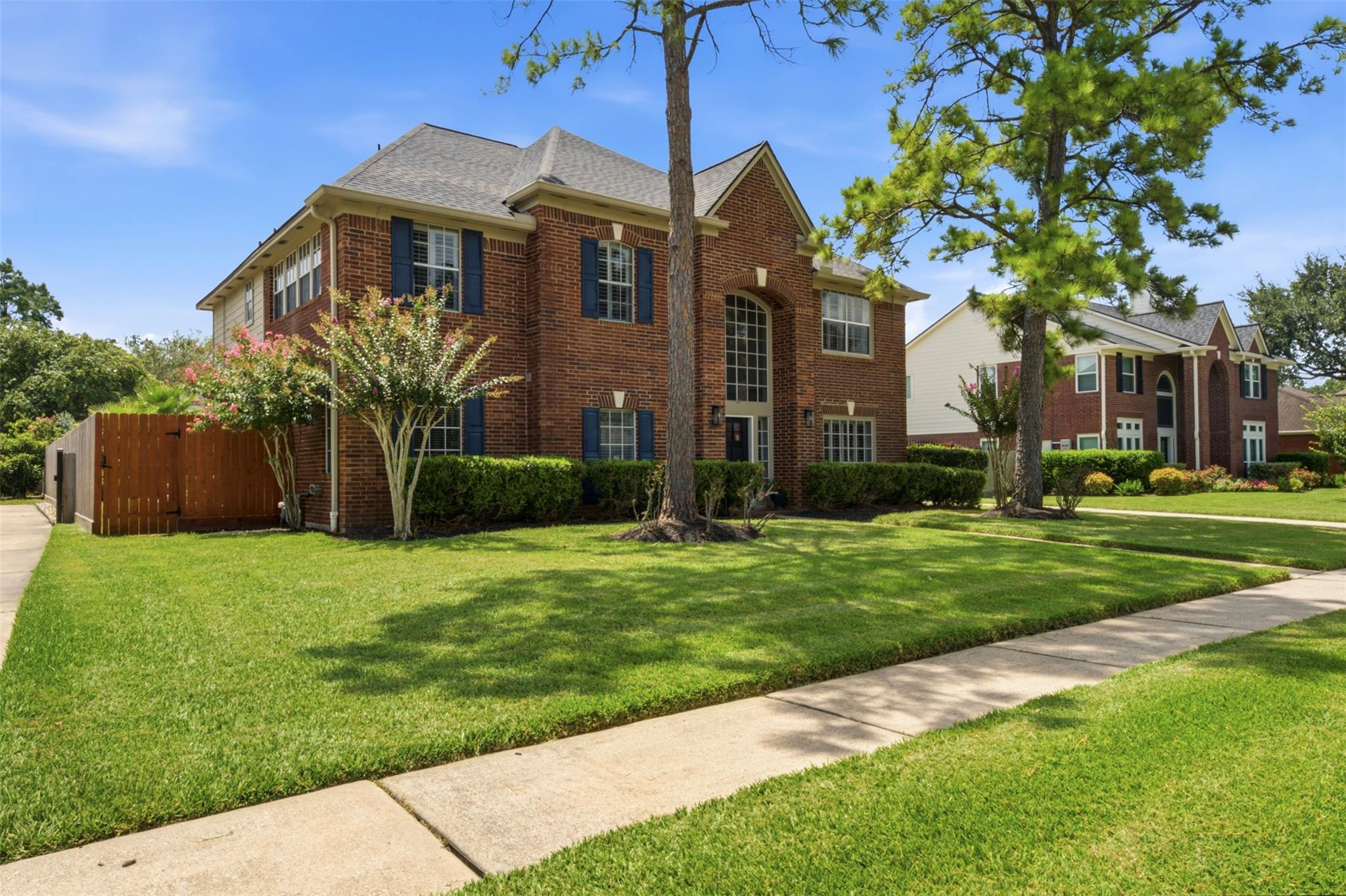 1305 Wilderness Pines Dr, Friendswood, TX 77546 photo