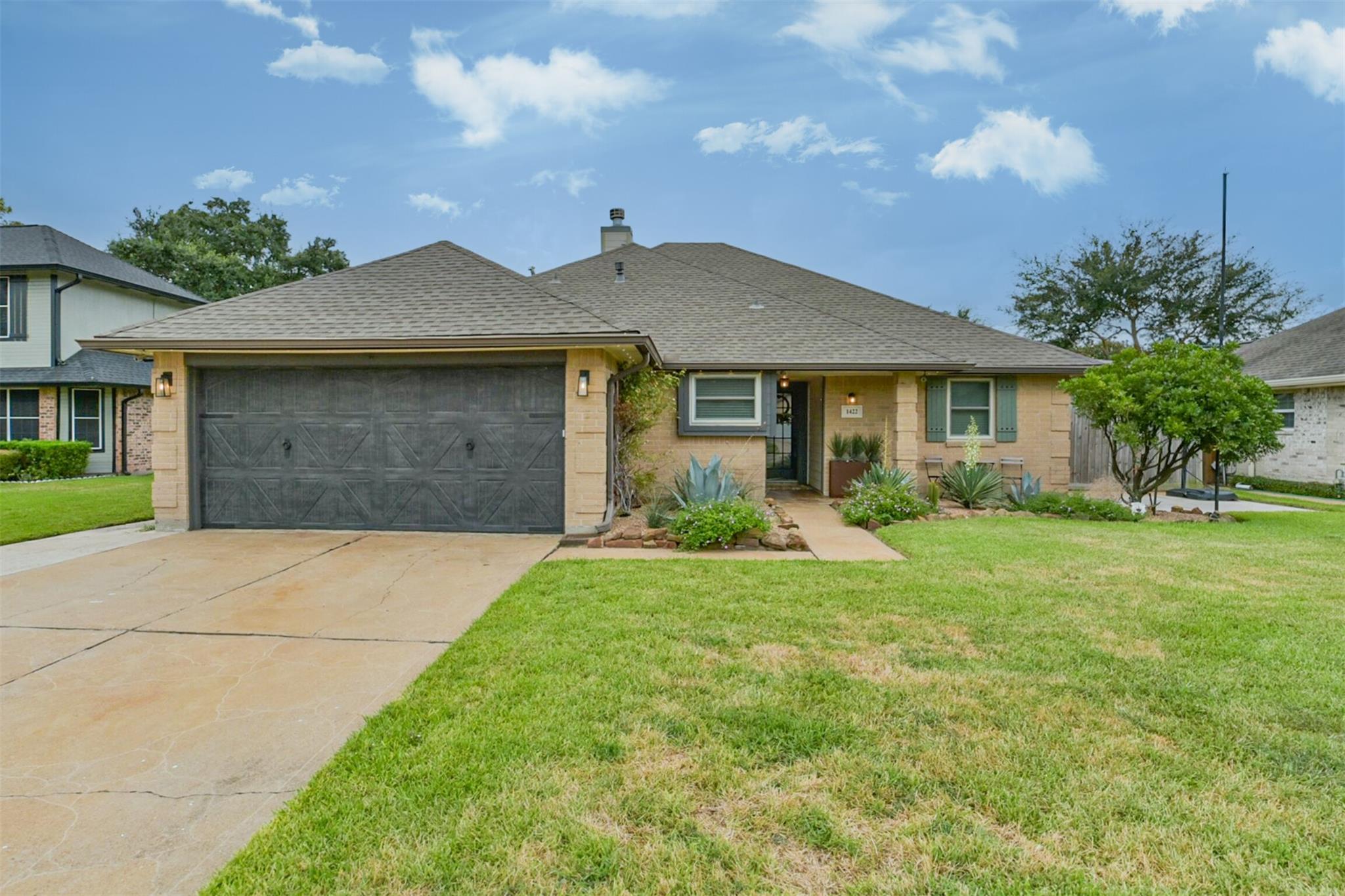 1422 Roosevelt Dr, Deer Park, TX 77536