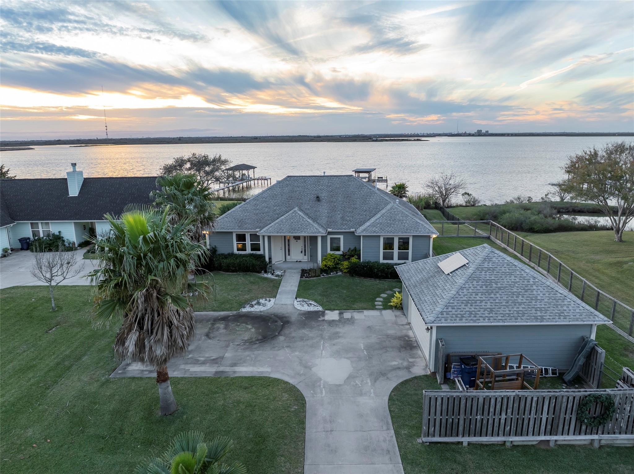 4001 29 St, Texas City, TX 77590
