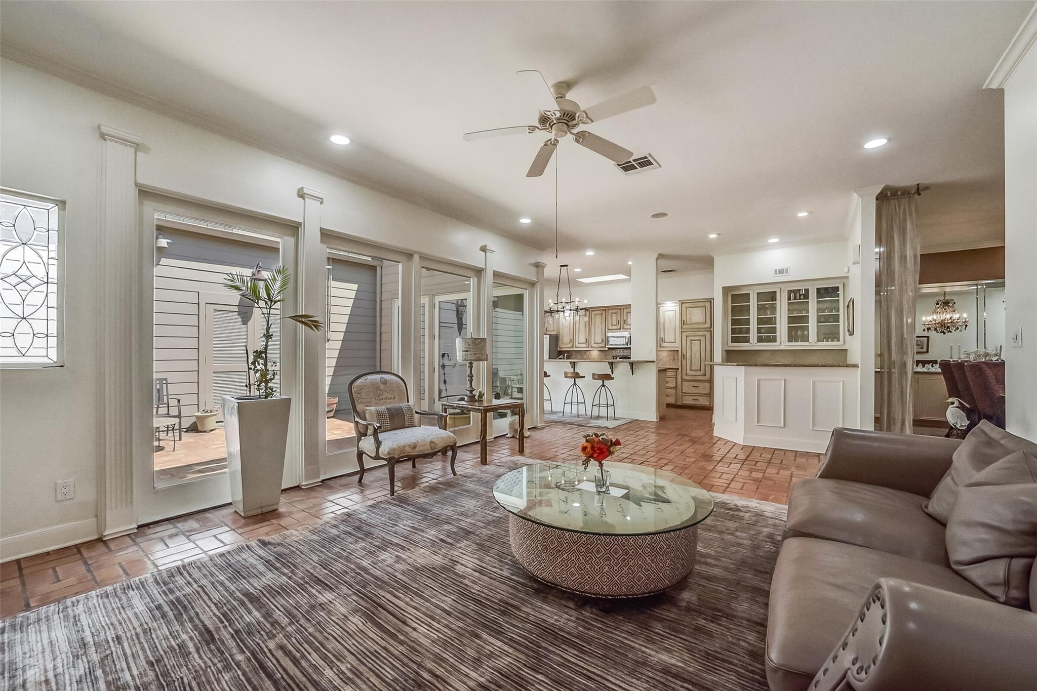 2011 Canongate Dr, Houston, TX 77056