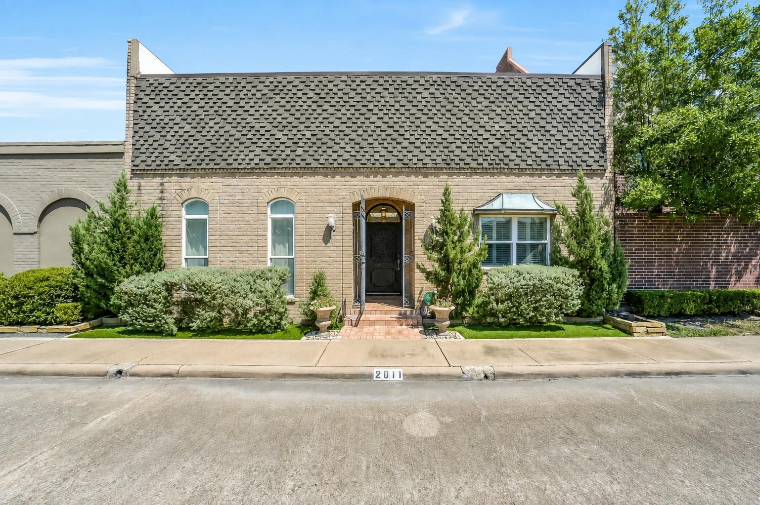 2011 Canongate Dr, Houston, TX 77056 photo