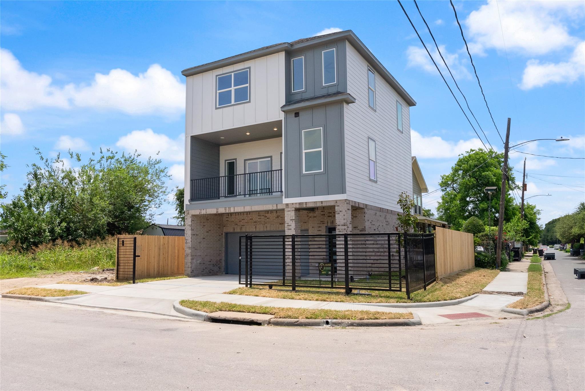 3219 Fontinot St, Houston, TX 77026 photo
