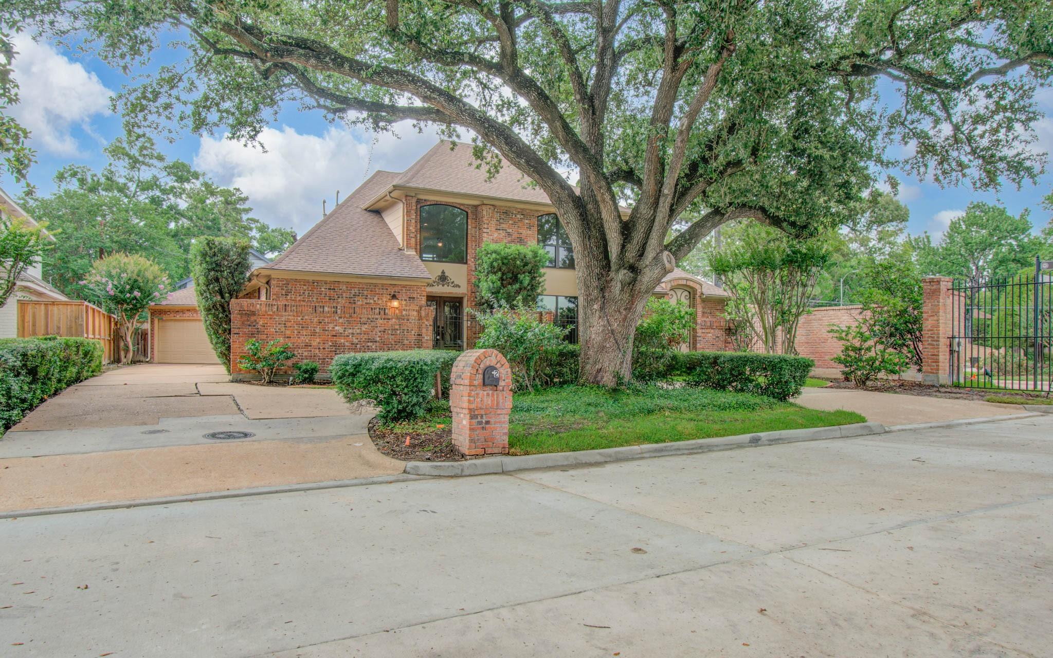 2 Hickory Shadows Dr, Houston, TX 77055 photo