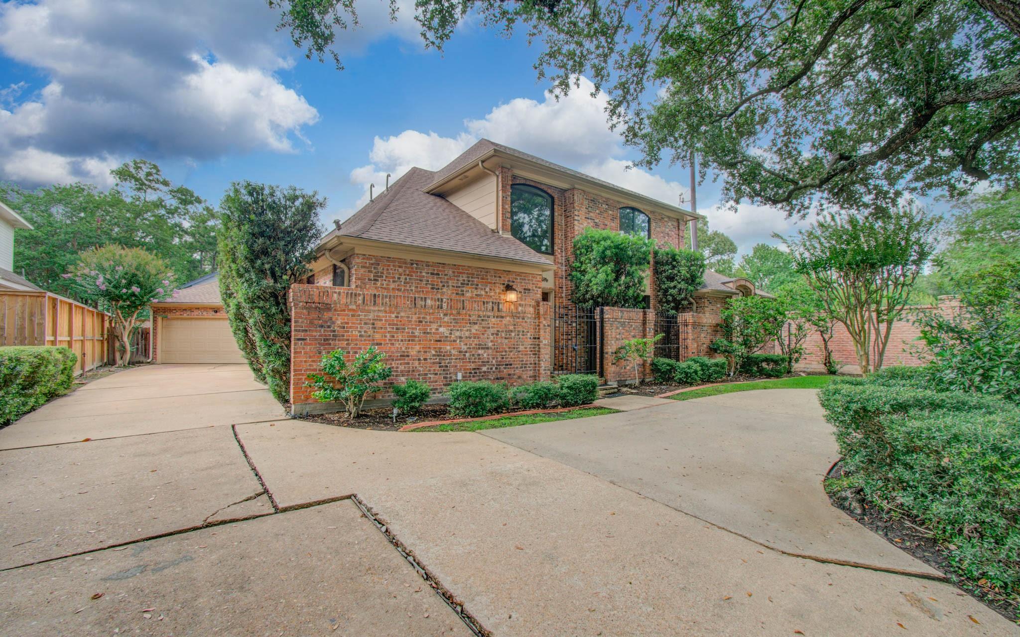 2 Hickory Shadows Dr, Houston, TX 77055 photo