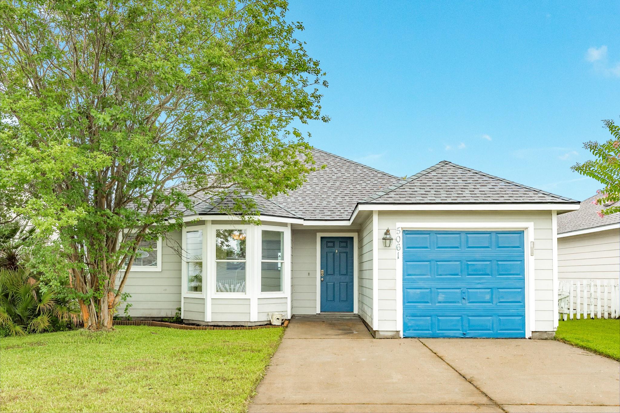 5061 Hauna Ln, Dickinson, TX 77539