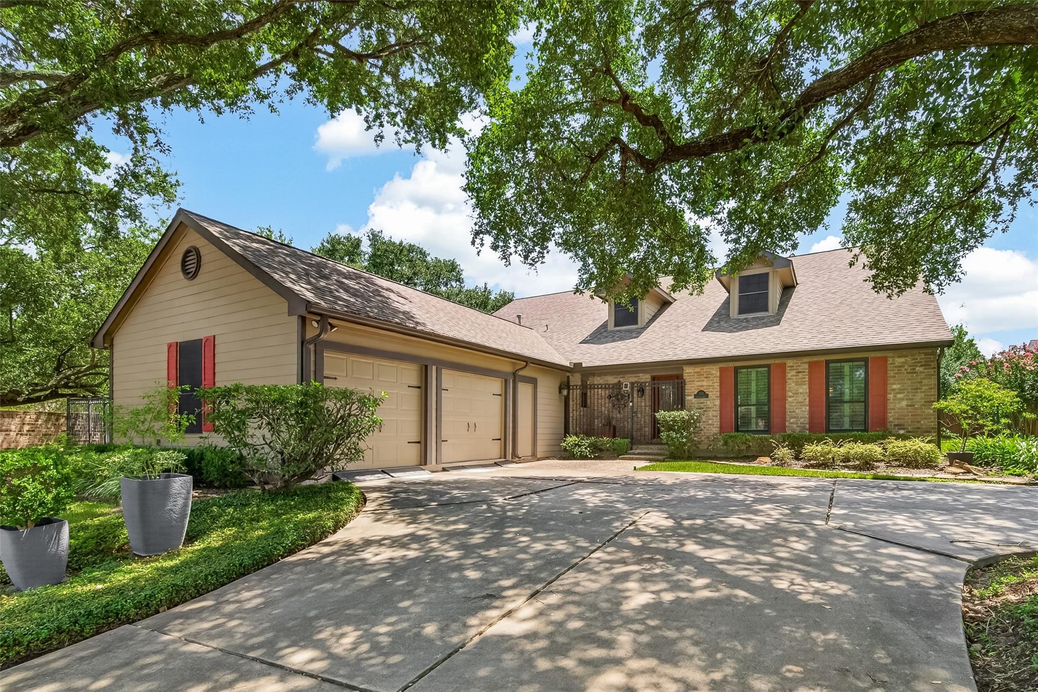 303 Longview Dr, Sugar Land, TX 77478 photo
