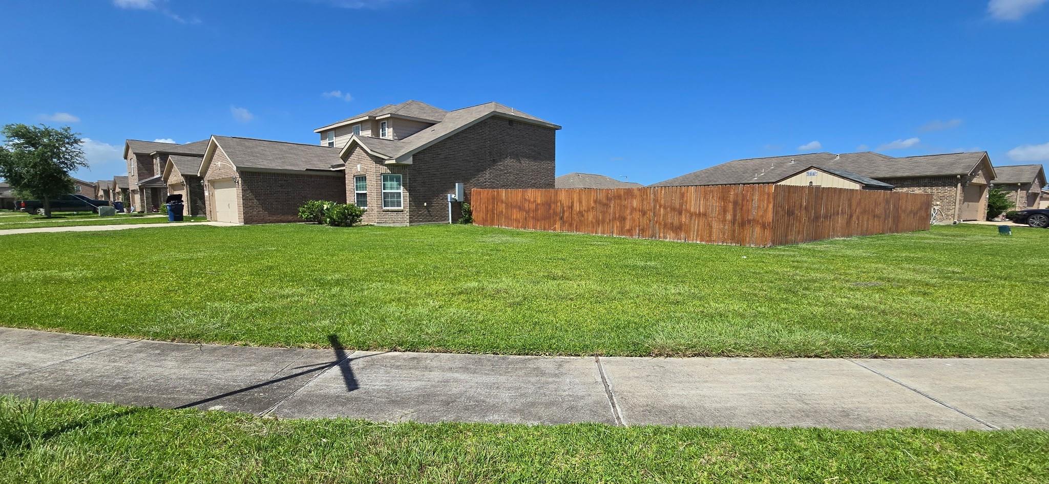 2318 Oyster Bay Ave, La Marque, TX 77568 photo