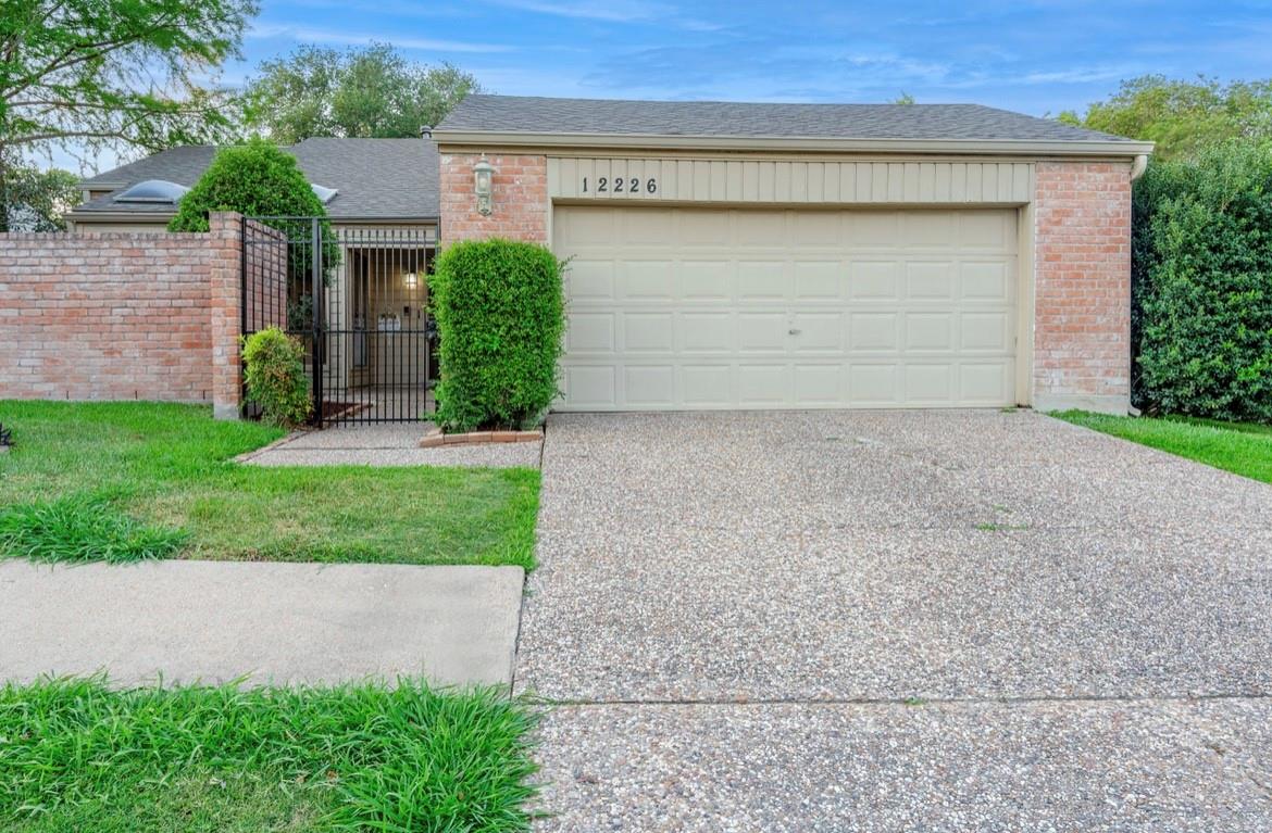 12226 Ravenmoor Dr, Houston, TX 77077 photo
