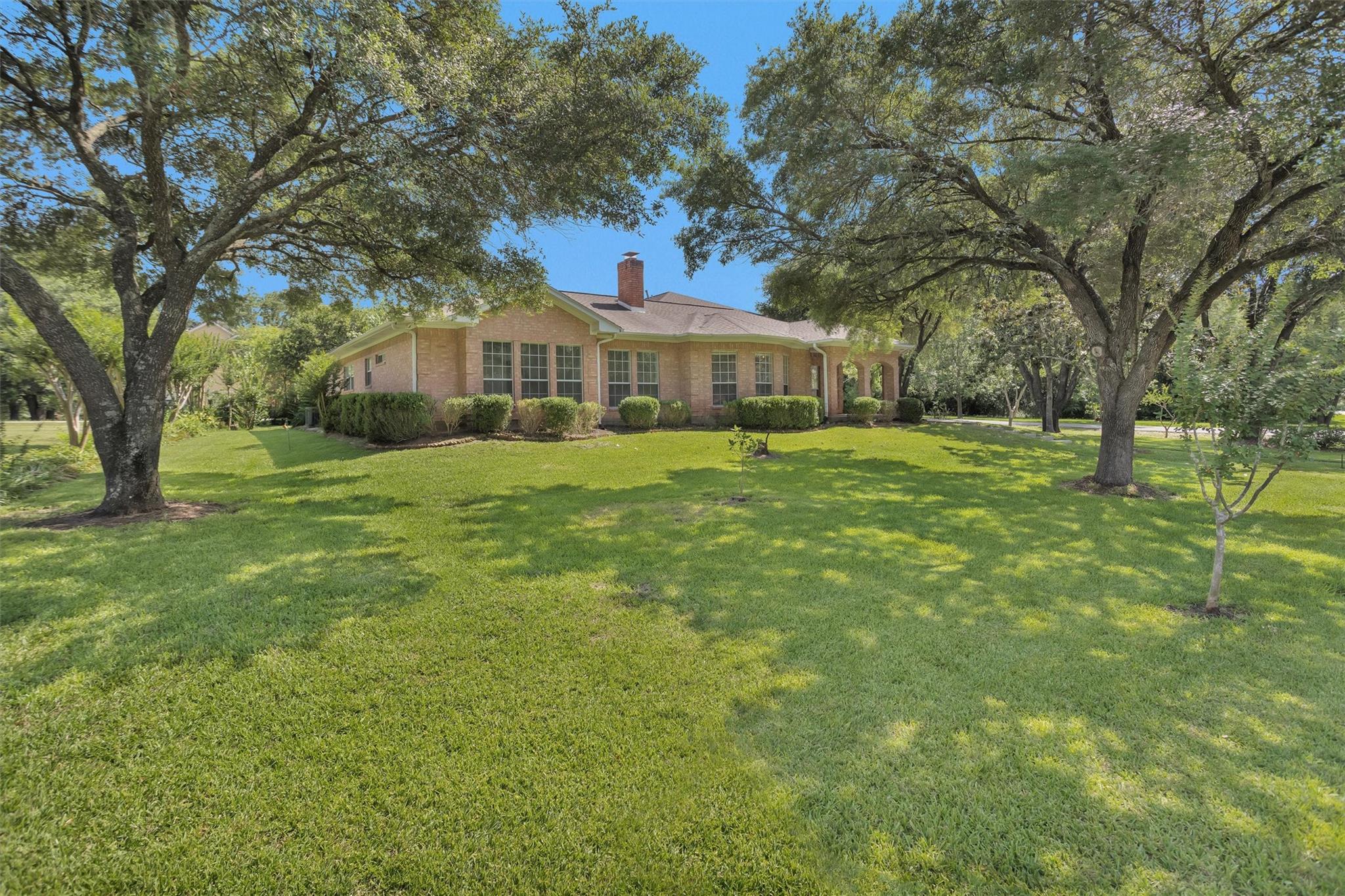 12180 Lakeview Manor Dr, Willis, TX 77318 photo