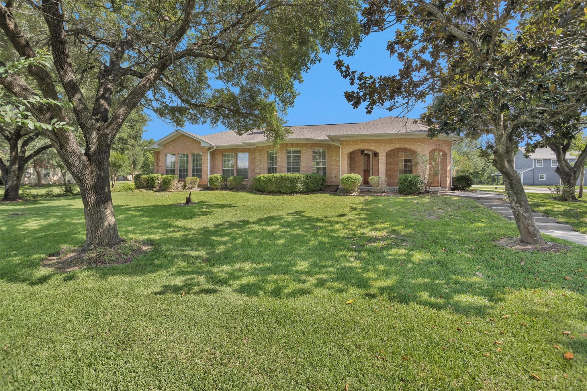 12180 Lakeview Manor Dr, Willis, TX 77318