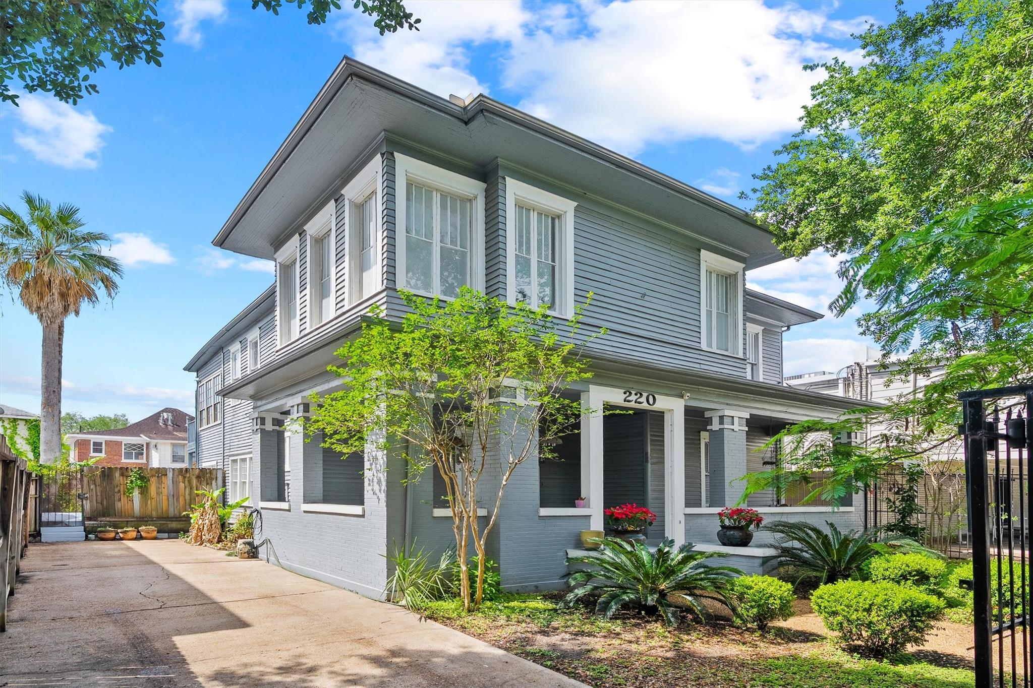 220 Marshall St, Houston, TX 77006
