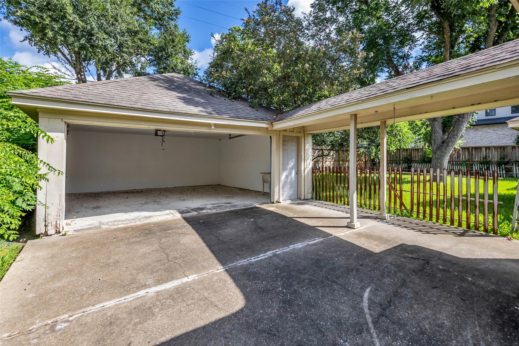 5006 Yarwell Dr, Houston, TX 77096 photo