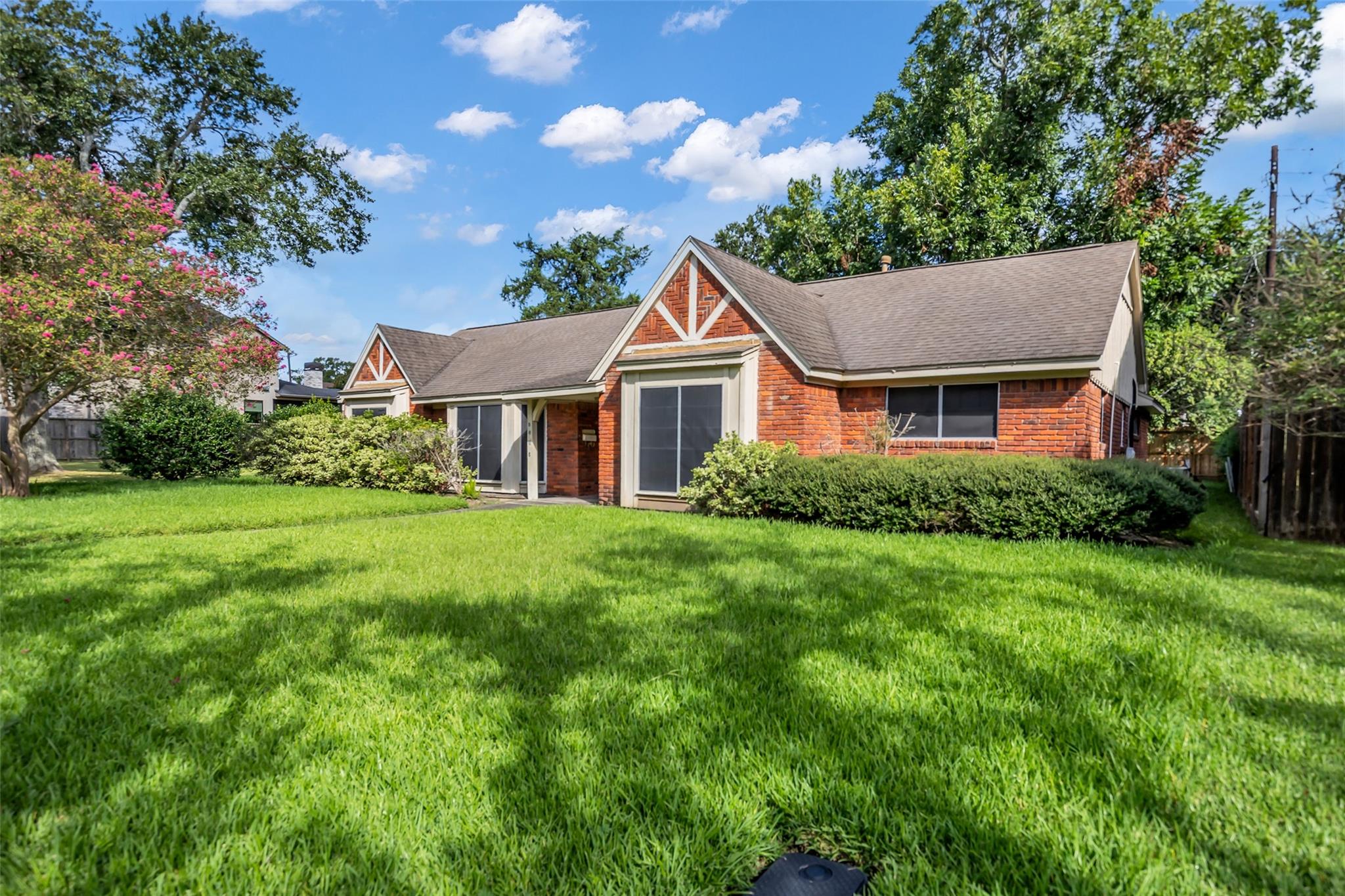 5006 Yarwell Dr, Houston, TX 77096 photo