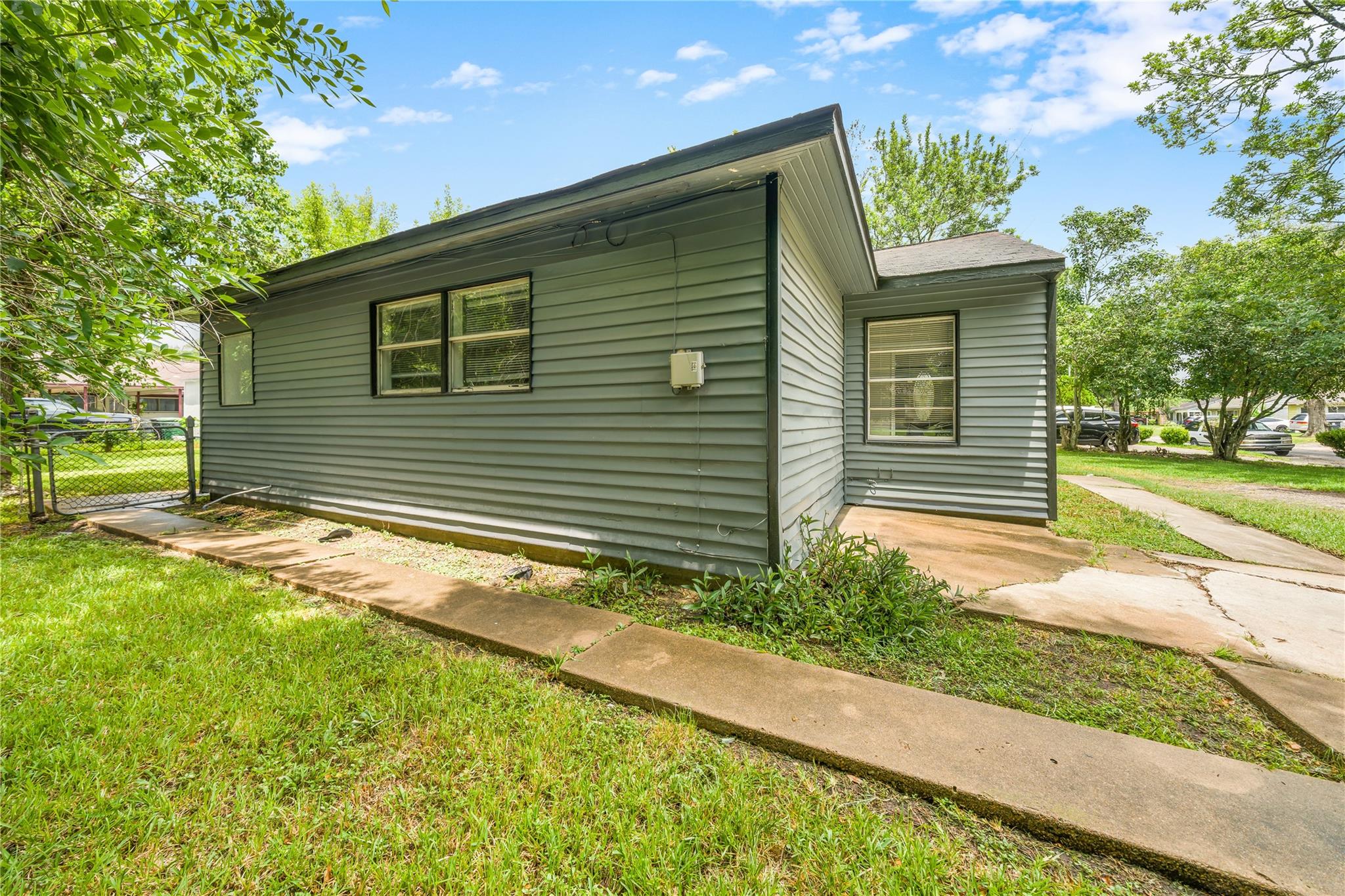 6003 Westover St, Houston, TX 77033 photo