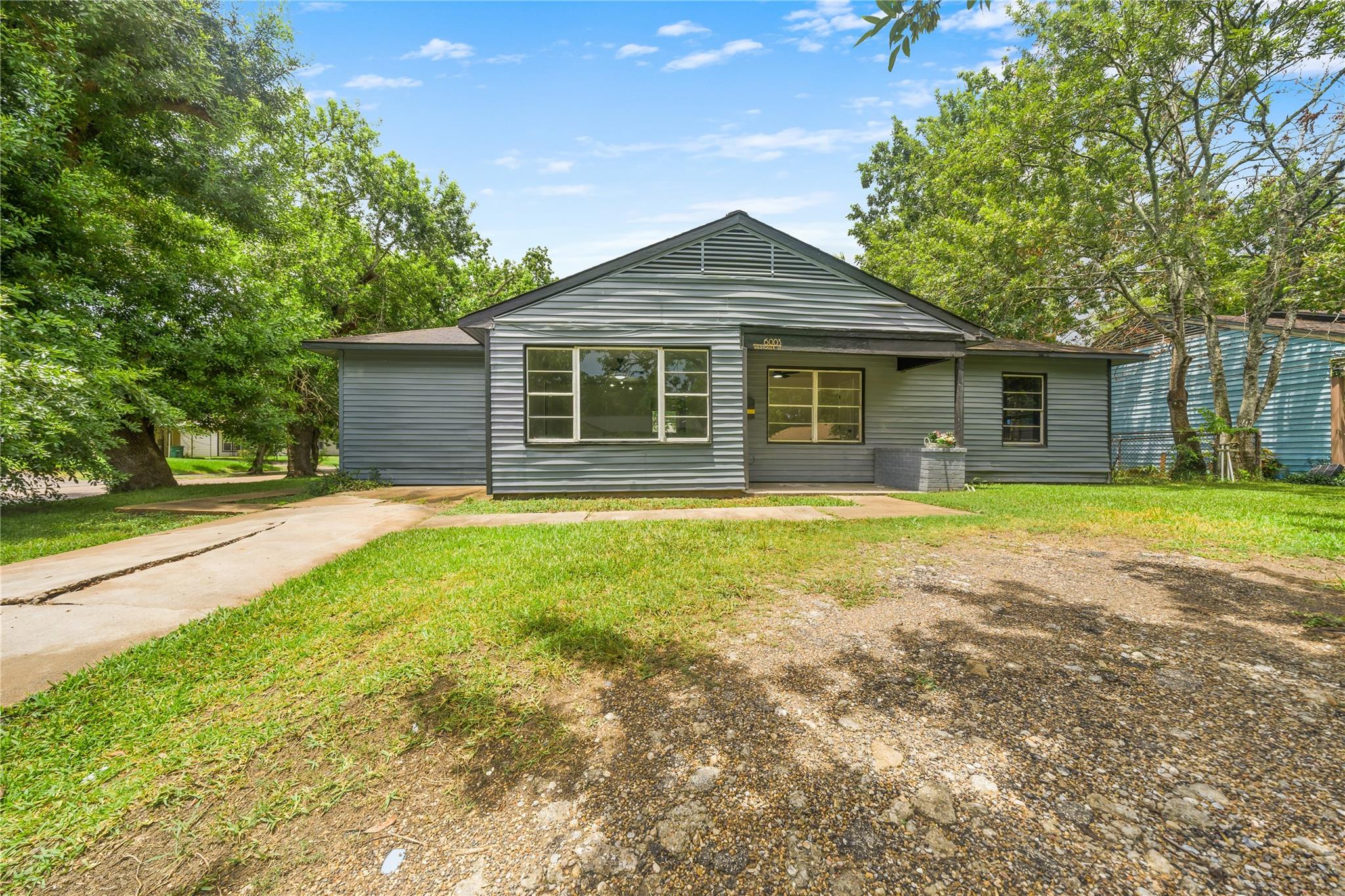 6003 Westover St, Houston, TX 77033 photo