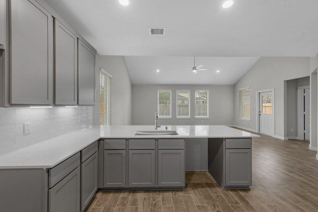 2487 Forest Cedar Ln, Conroe, TX 77301 photo