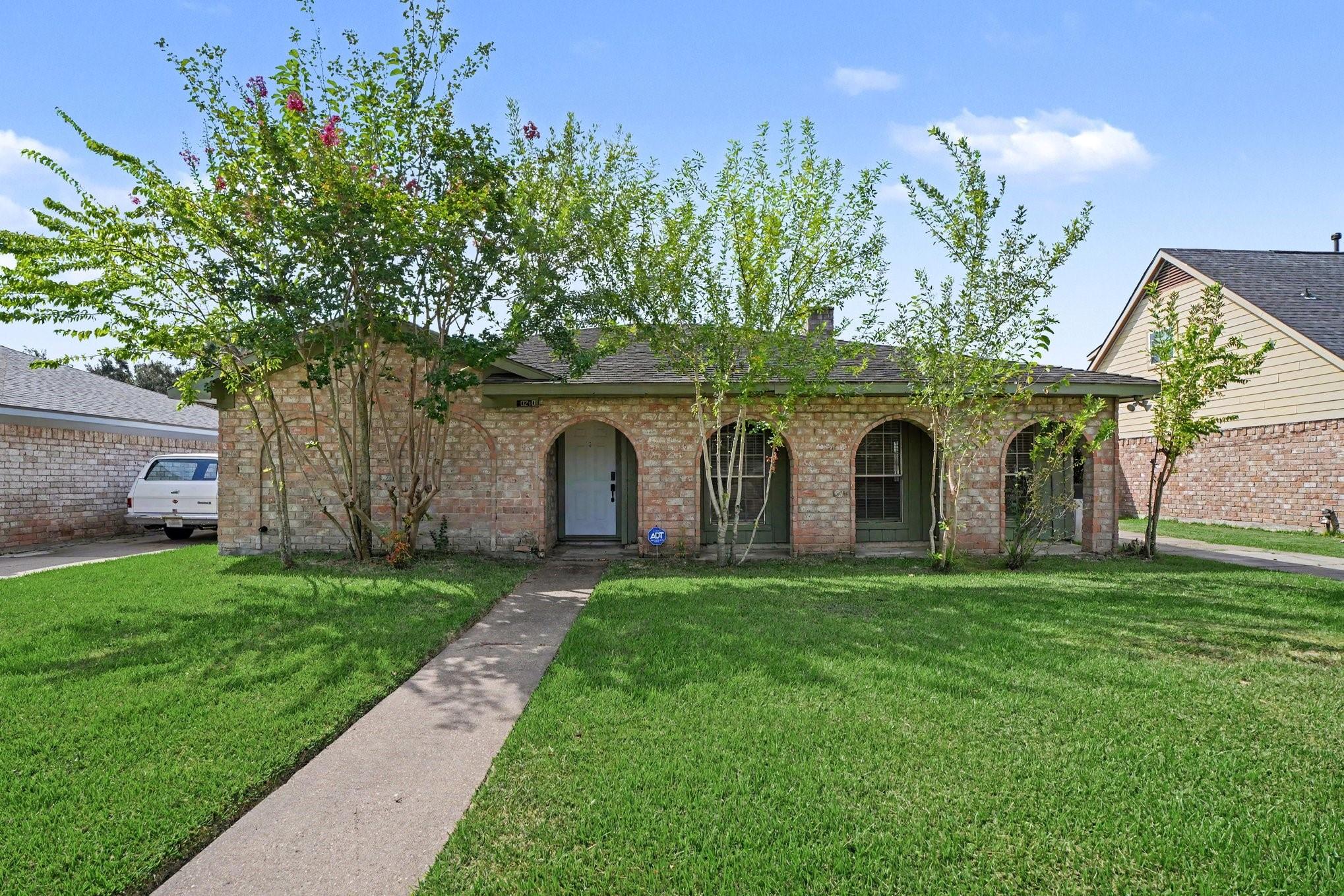 10210 Sagerock Dr, Houston, TX 77089