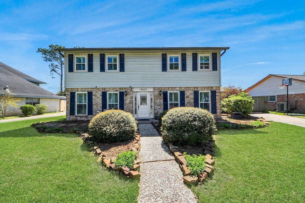 16406 Shady Elms Dr, Houston, TX 77059 photo