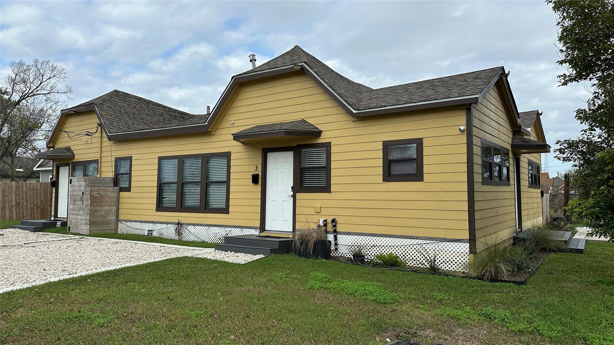 2527 Sumpter St, Houston, TX 77026 photo