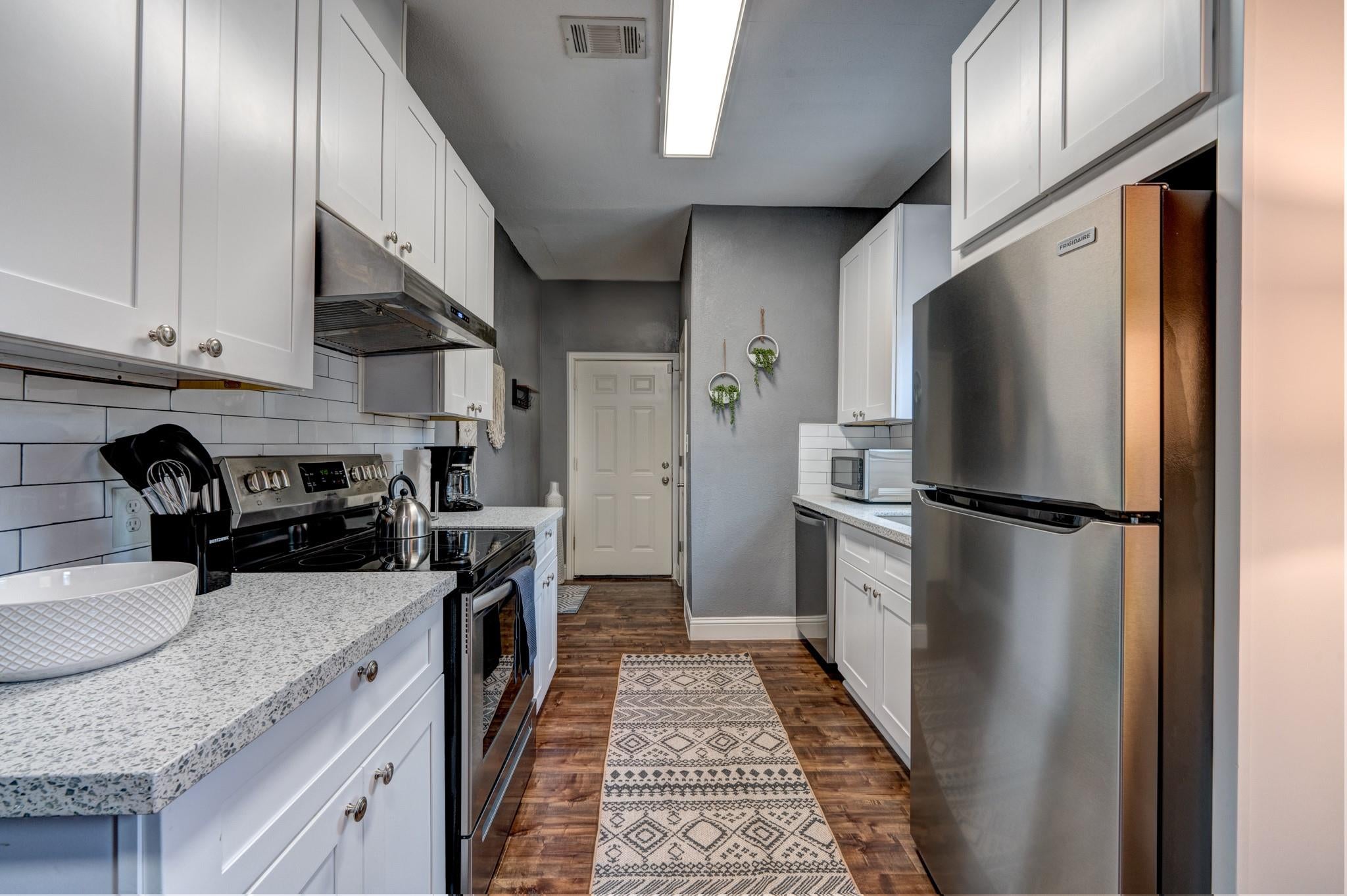 2527 Sumpter St, Houston, TX 77026 photo