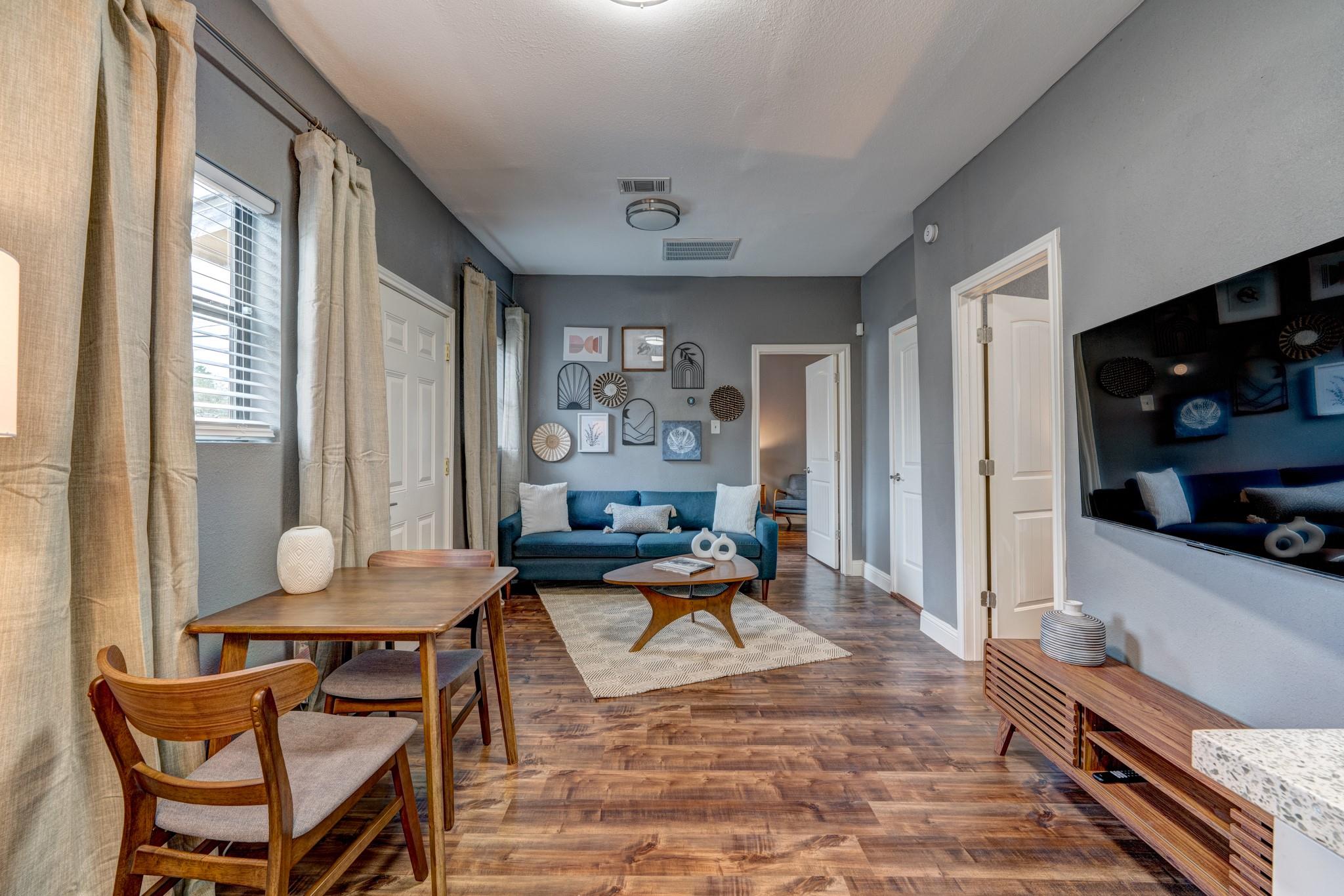 2527 Sumpter St, Houston, TX 77026