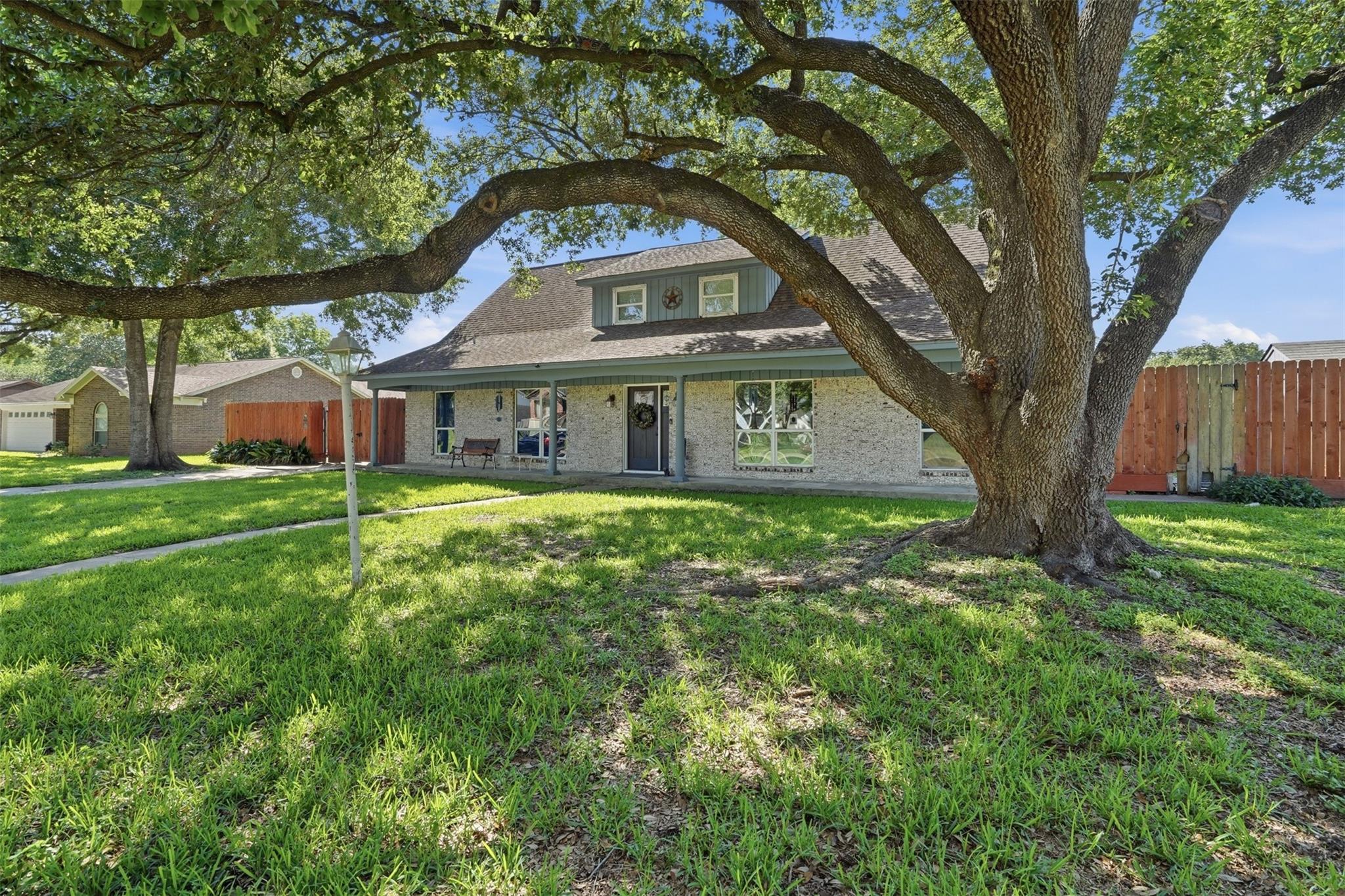 15721 Juneau Ln, Houston, TX 77040