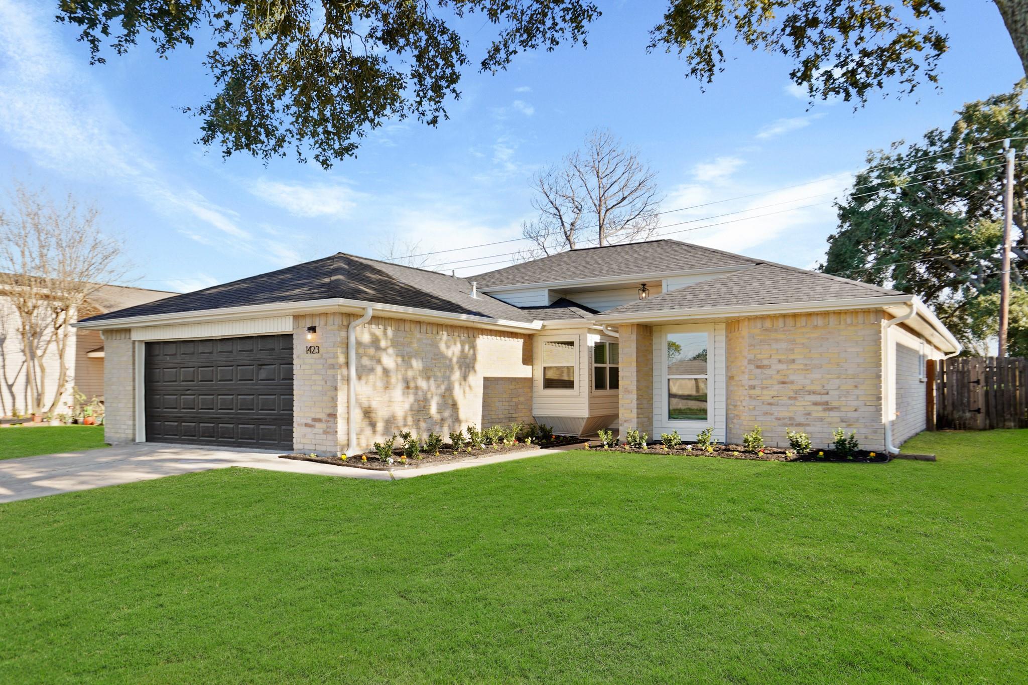 1423 Lazy Spring Dr, Missouri City, TX 77489 photo