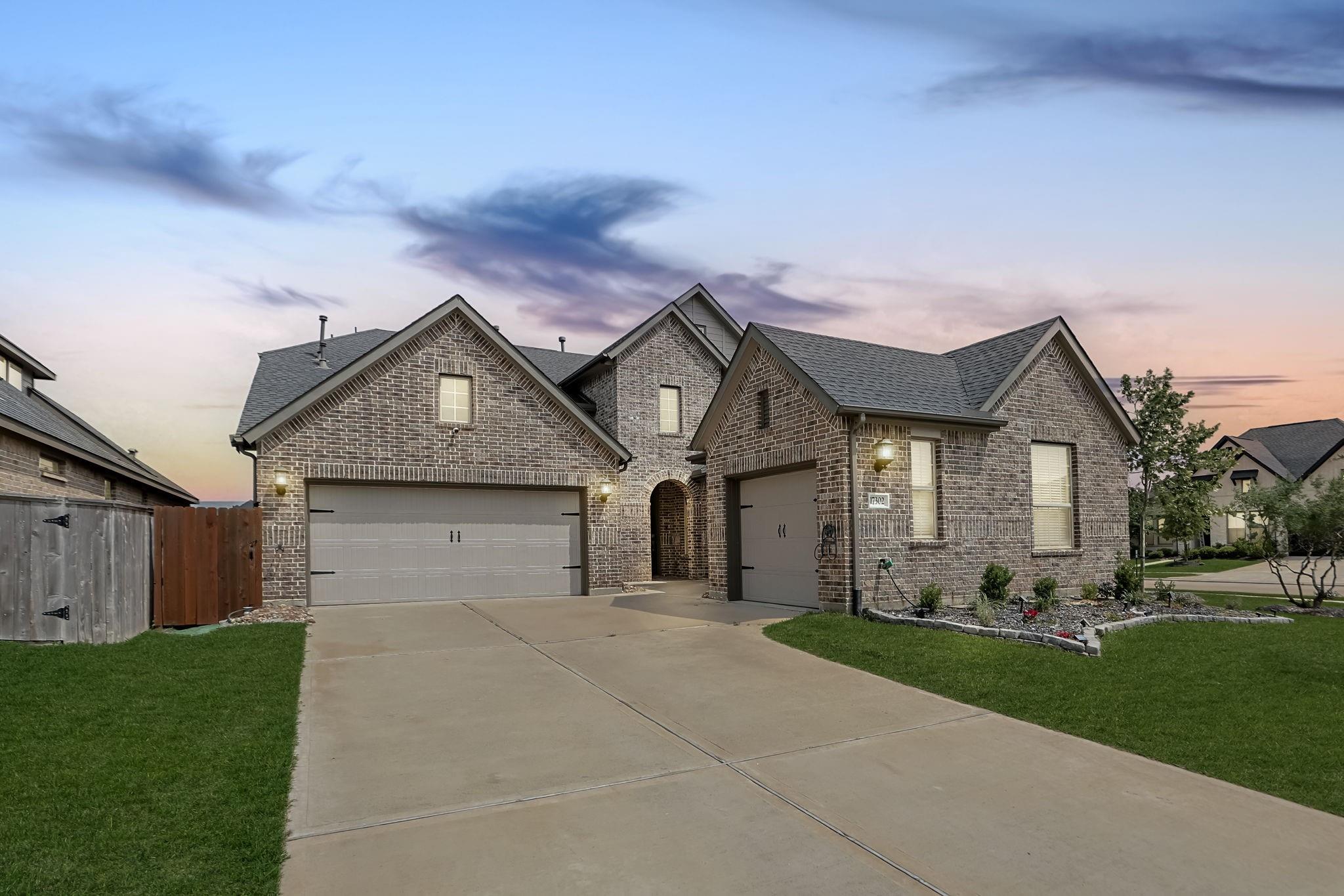 17302 Willow Lexington Ct, Hockley, TX 77447