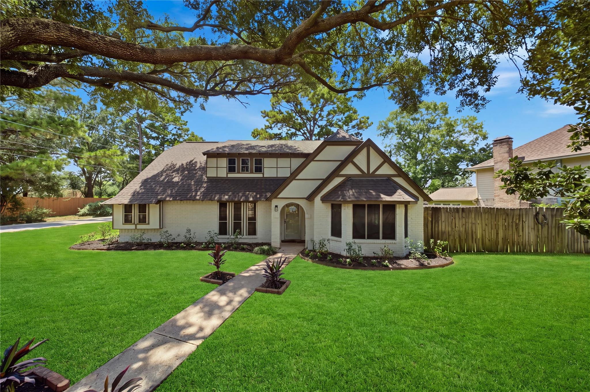 13903 Charlynn Oaks Dr, Houston, TX 77070
