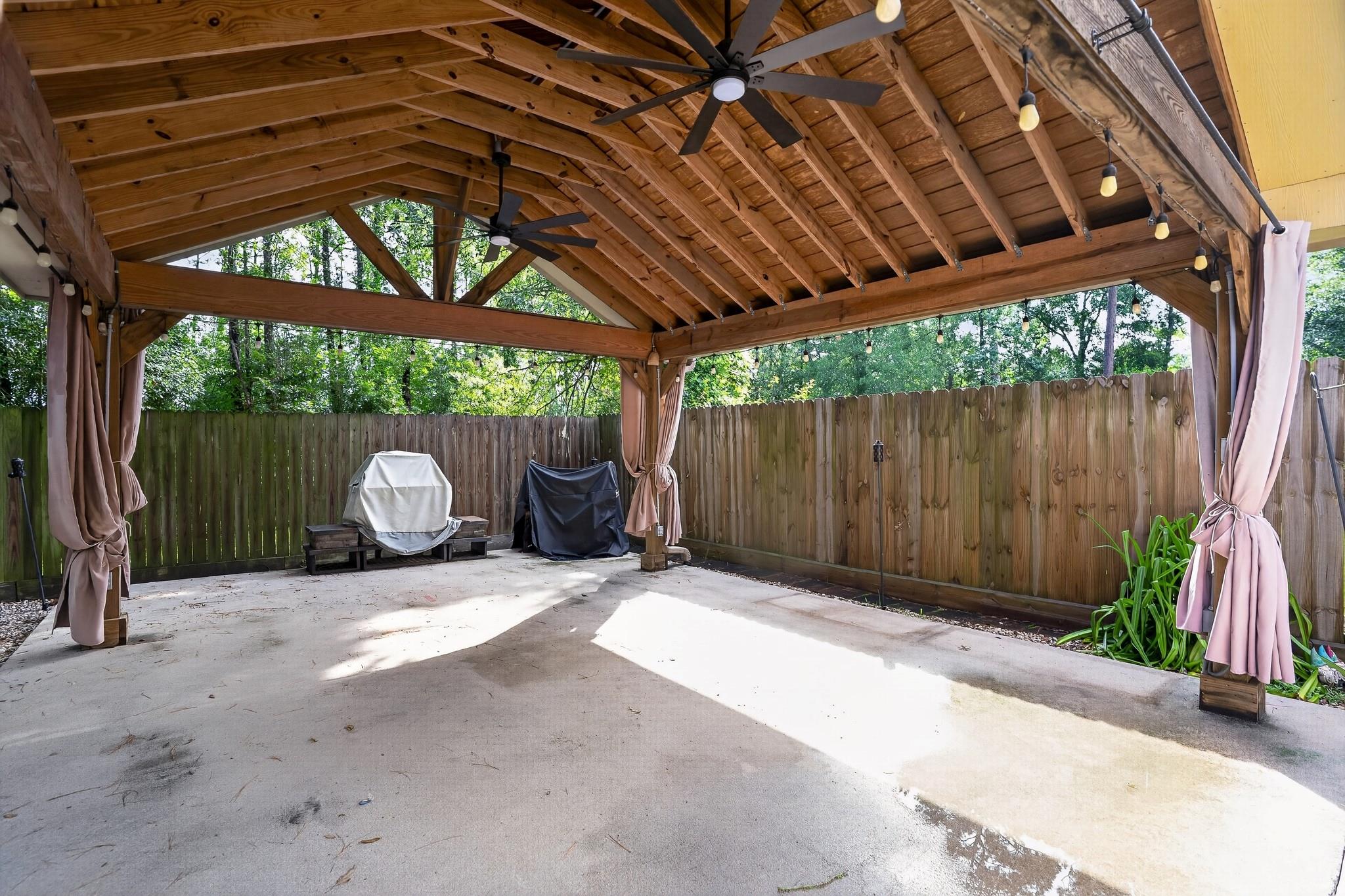 18299 Hollyberry Ct, Porter, TX 77365 photo