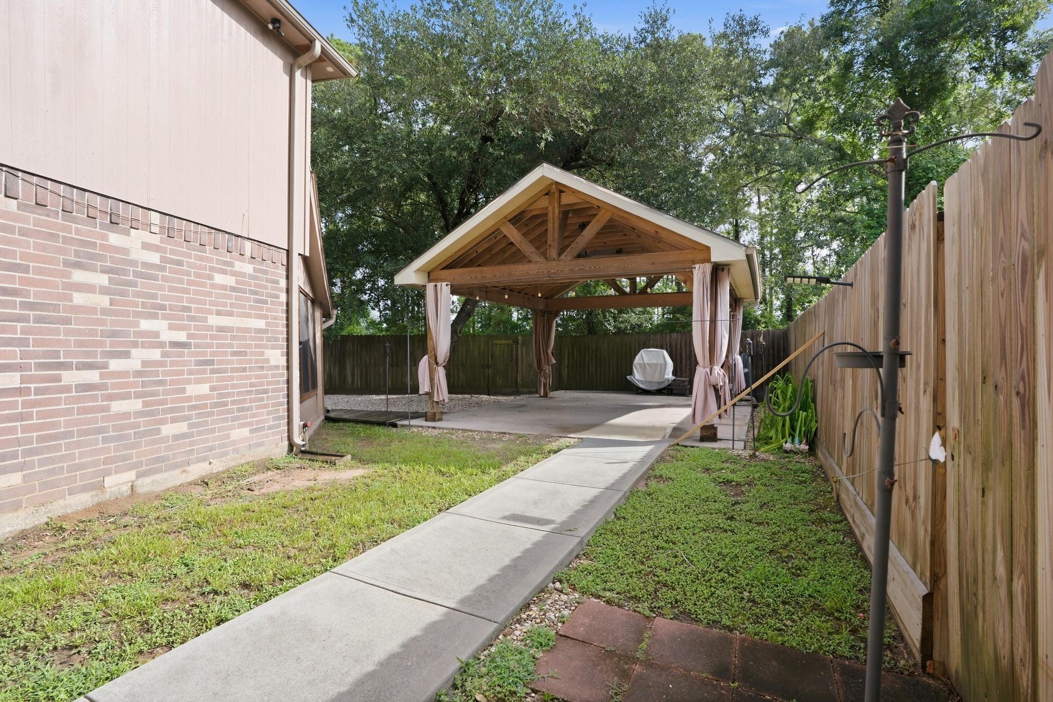 18299 Hollyberry Ct, Porter, TX 77365 photo