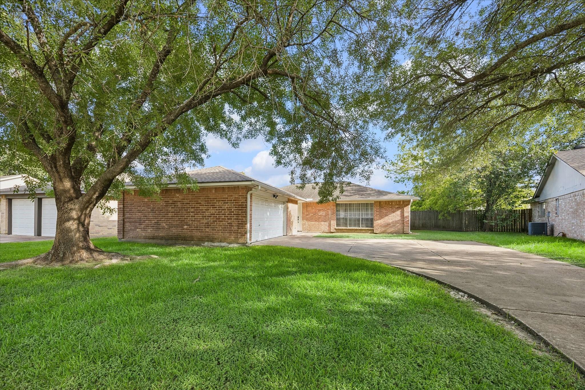 16343 Sky Blue Ln, Houston, TX 77095 photo