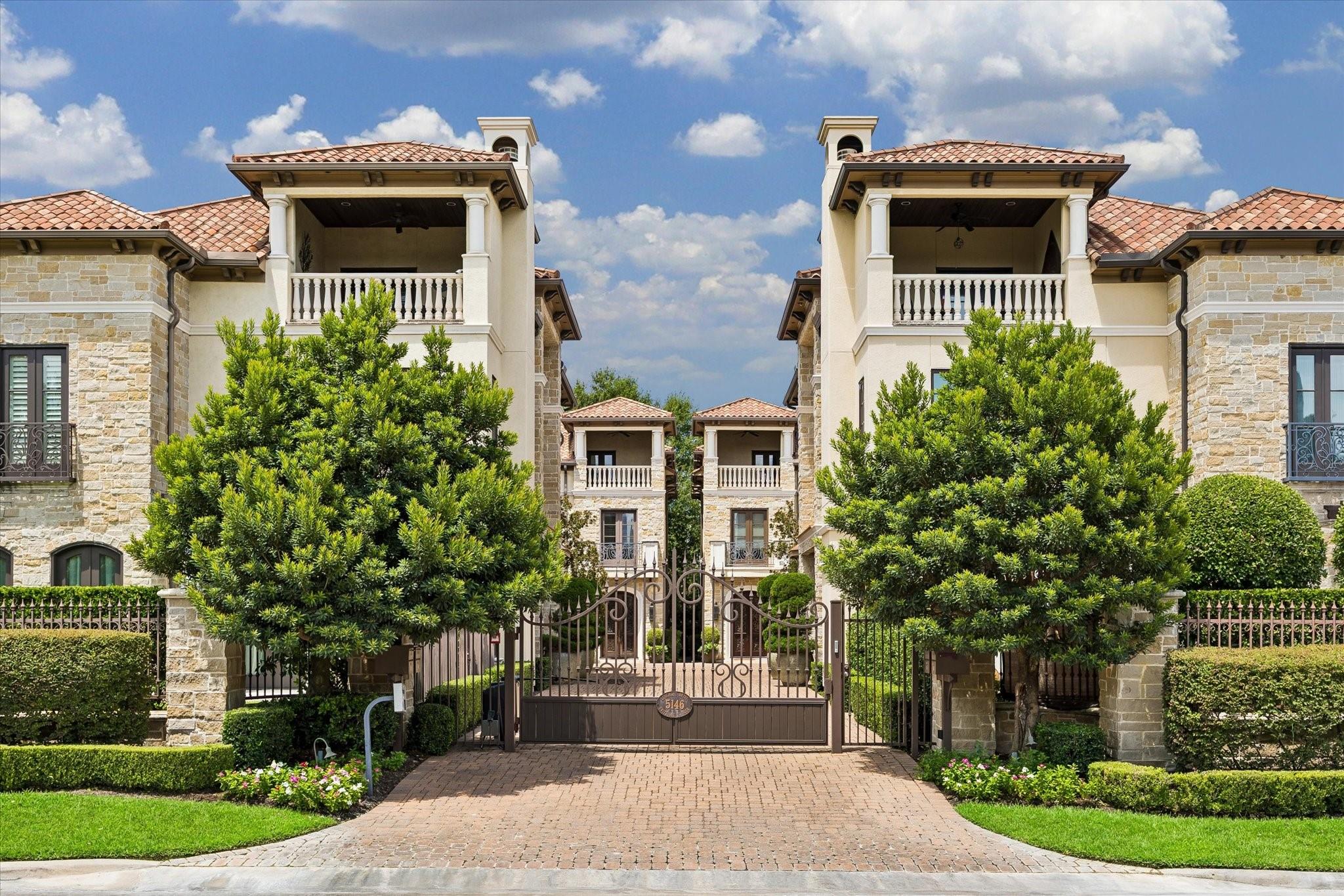 5146 Longmont Dr, Houston, TX 77056
