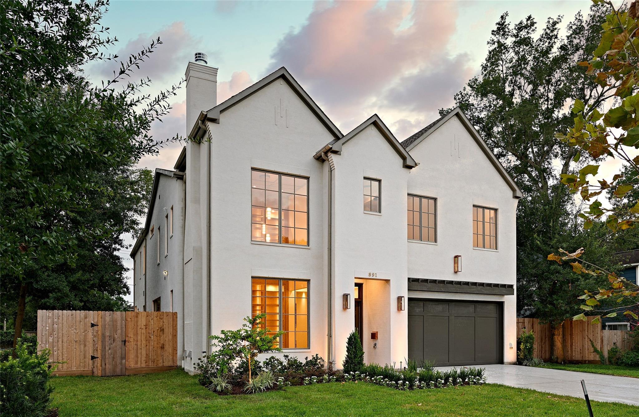 891 41 St, Houston, TX 77018