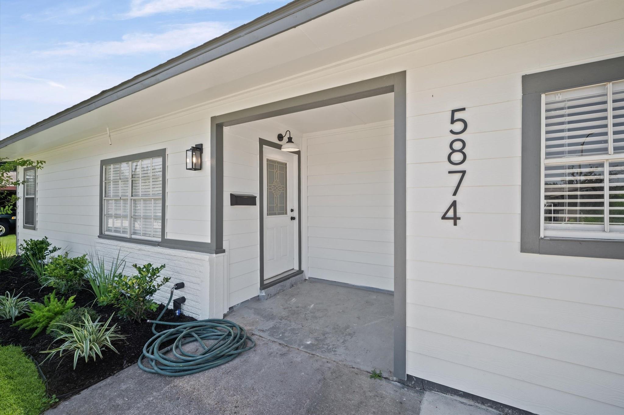 5874 Belneath St, Houston, TX 77033 photo