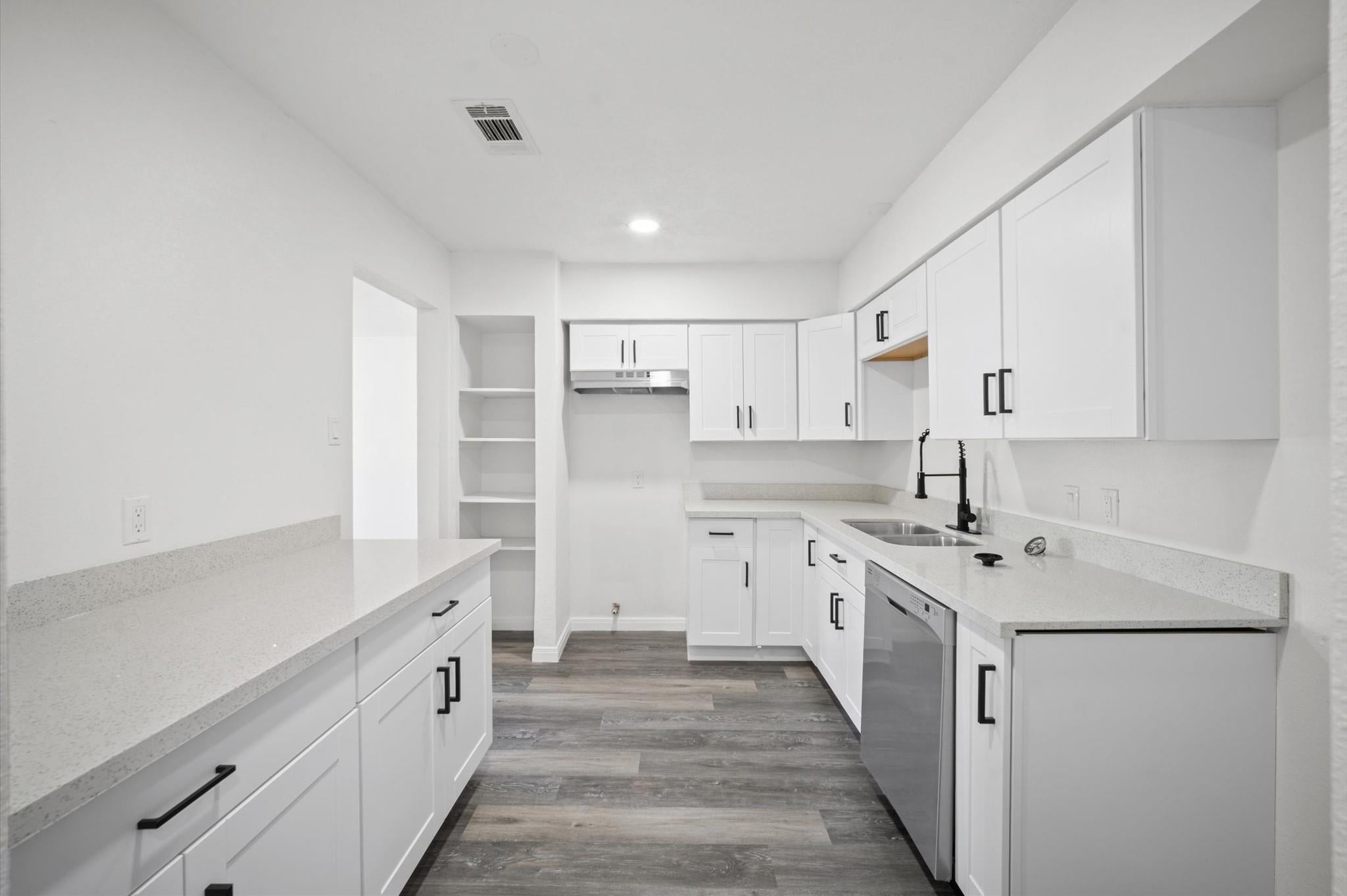 5874 Belneath St, Houston, TX 77033 photo