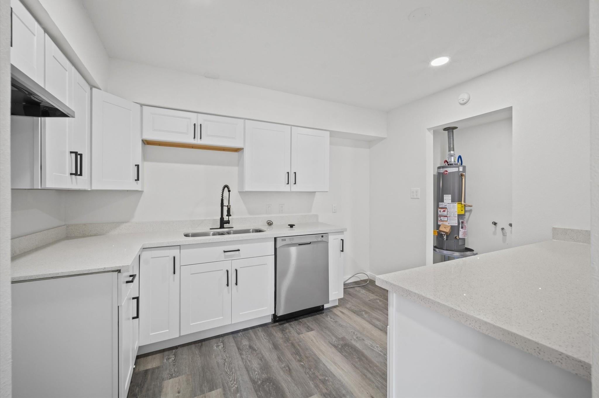 5874 Belneath St, Houston, TX 77033 photo